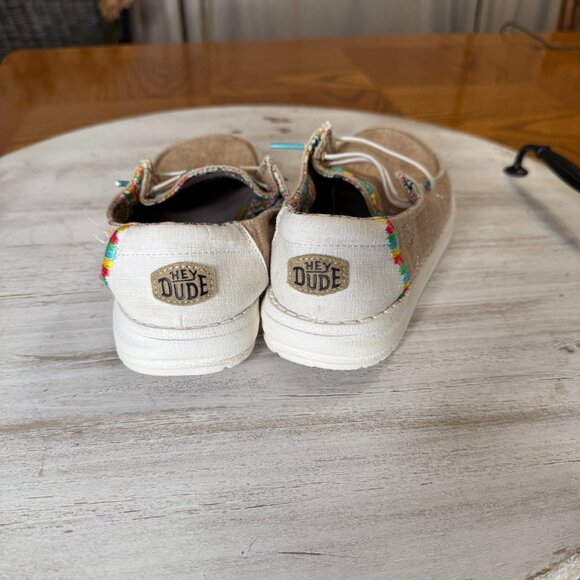 Hey Dude Wendy Youth Boho Shoes Tan Multicolor Trim Size Y2/L3 - Picture 1 of 6